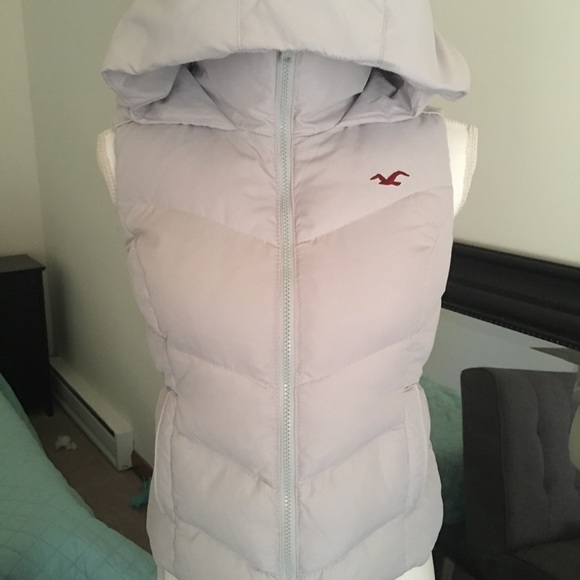 Hollister Jackets & Blazers - ⛄️Hollister HoodedPuffer Vest Pale Grey Small